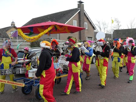 Zandlopers paraat tijdens carnaval